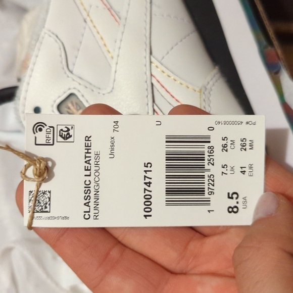 Leather Classic Reeboks - Picture 3 of 5